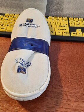 NEW Wrap ! JW Marriott Hotels & Resort Chongqing China House Slipper White